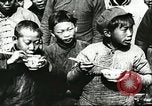 Image les enfants pauvres Chine, 1932, de la seconde 43 séquences d'archives historiques vidéo 65675066268