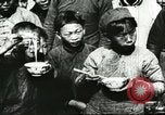 Image les enfants pauvres Chine, 1932, de la seconde 44 séquences d'archives historiques vidéo 65675066268