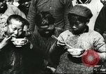Image les enfants pauvres Chine, 1932, de la seconde 47 séquences d'archives historiques vidéo 65675066268