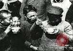 Image les enfants pauvres Chine, 1932, de la seconde 49 séquences d'archives historiques vidéo 65675066268