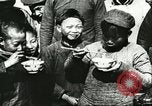 Image les enfants pauvres Chine, 1932, de la seconde 51 séquences d'archives historiques vidéo 65675066268