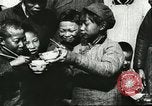 Image les enfants pauvres Chine, 1932, de la seconde 54 séquences d'archives historiques vidéo 65675066268
