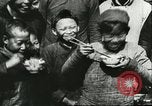 Image les enfants pauvres Chine, 1932, de la seconde 61 séquences d'archives historiques vidéo 65675066268
