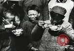 Image les enfants pauvres Chine, 1932, de la seconde 62 séquences d'archives historiques vidéo 65675066268