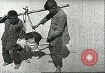Image les enfants pauvres Chine, 1932, de la seconde 10 séquences d'archives historiques vidéo 65675066270