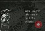 Image les enfants pauvres Chine, 1932, de la seconde 1 séquences d'archives historiques vidéo 65675066272