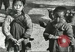 Image les enfants pauvres Chine, 1932, de la seconde 18 séquences d'archives historiques vidéo 65675066272