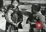 Image les enfants pauvres Chine, 1932, de la seconde 19 séquences d'archives historiques vidéo 65675066272