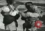 Image les enfants pauvres Chine, 1932, de la seconde 21 séquences d'archives historiques vidéo 65675066272