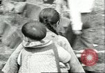 Image les enfants pauvres Chine, 1932, de la seconde 23 séquences d'archives historiques vidéo 65675066272
