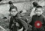 Image les enfants pauvres Chine, 1932, de la seconde 25 séquences d'archives historiques vidéo 65675066272