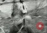 Image les enfants pauvres Chine, 1932, de la seconde 26 séquences d'archives historiques vidéo 65675066272