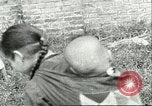Image les enfants pauvres Chine, 1932, de la seconde 29 séquences d'archives historiques vidéo 65675066272