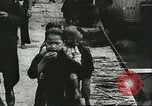 Image les enfants pauvres Chine, 1932, de la seconde 43 séquences d'archives historiques vidéo 65675066272