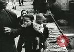 Image les enfants pauvres Chine, 1932, de la seconde 46 séquences d'archives historiques vidéo 65675066272