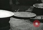 Immagine di Le miniere di sale Tze-Kung Cina, 1944, secondo 49 filmato di repertorio 65675066278