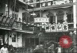 Standbild das Leben der Reichen und der Armen China, 1932, aus Sekunde 53 historischem Filmmaterial Videoclip 65675066296