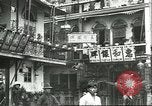 Standbild das Leben der Reichen und der Armen China, 1932, aus Sekunde 56 historischem Filmmaterial Videoclip 65675066296