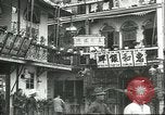 Standbild das Leben der Reichen und der Armen China, 1932, aus Sekunde 57 historischem Filmmaterial Videoclip 65675066296