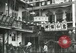 Standbild das Leben der Reichen und der Armen China, 1932, aus Sekunde 58 historischem Filmmaterial Videoclip 65675066296