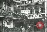 Standbild das Leben der Reichen und der Armen China, 1932, aus Sekunde 59 historischem Filmmaterial Videoclip 65675066296