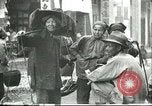 Standbild Straßenkünstler China, 1932, aus Sekunde 11 historischem Filmmaterial Videoclip 65675066298