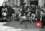 Standbild Straßenkünstler China, 1932, aus Sekunde 12 historischem Filmmaterial Videoclip 65675066298