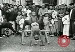 Standbild Straßenkünstler China, 1932, aus Sekunde 17 historischem Filmmaterial Videoclip 65675066298