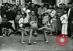 Standbild Straßenkünstler China, 1932, aus Sekunde 19 historischem Filmmaterial Videoclip 65675066298