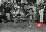 Standbild Straßenkünstler China, 1932, aus Sekunde 23 historischem Filmmaterial Videoclip 65675066298