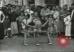Standbild Straßenkünstler China, 1932, aus Sekunde 25 historischem Filmmaterial Videoclip 65675066298