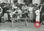 Standbild Straßenkünstler China, 1932, aus Sekunde 26 historischem Filmmaterial Videoclip 65675066298