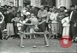 Standbild Straßenkünstler China, 1932, aus Sekunde 27 historischem Filmmaterial Videoclip 65675066298