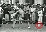 Standbild Straßenkünstler China, 1932, aus Sekunde 28 historischem Filmmaterial Videoclip 65675066298