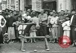Standbild Straßenkünstler China, 1932, aus Sekunde 32 historischem Filmmaterial Videoclip 65675066298