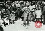 Standbild Straßenkünstler China, 1932, aus Sekunde 40 historischem Filmmaterial Videoclip 65675066298