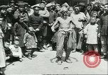 Standbild Straßenkünstler China, 1932, aus Sekunde 43 historischem Filmmaterial Videoclip 65675066298