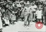 Standbild Straßenkünstler China, 1932, aus Sekunde 44 historischem Filmmaterial Videoclip 65675066298