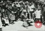 Standbild Straßenkünstler China, 1932, aus Sekunde 46 historischem Filmmaterial Videoclip 65675066298