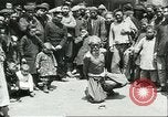 Standbild Straßenkünstler China, 1932, aus Sekunde 47 historischem Filmmaterial Videoclip 65675066298