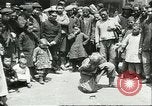 Standbild Straßenkünstler China, 1932, aus Sekunde 48 historischem Filmmaterial Videoclip 65675066298