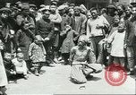 Standbild Straßenkünstler China, 1932, aus Sekunde 49 historischem Filmmaterial Videoclip 65675066298
