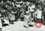 Standbild Straßenkünstler China, 1932, aus Sekunde 51 historischem Filmmaterial Videoclip 65675066298