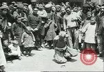 Standbild Straßenkünstler China, 1932, aus Sekunde 52 historischem Filmmaterial Videoclip 65675066298
