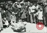 Standbild Straßenkünstler China, 1932, aus Sekunde 54 historischem Filmmaterial Videoclip 65675066298