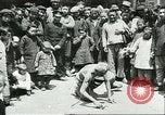 Standbild Straßenkünstler China, 1932, aus Sekunde 58 historischem Filmmaterial Videoclip 65675066298