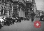 Immagine di Shanghai 1920s frenetica città scene di strada Shanghai in Cina, 1928, secondo 5 filmato di repertorio 65675066301