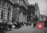 Immagine di Shanghai 1920s frenetica città scene di strada Shanghai in Cina, 1928, secondo 6 filmato di repertorio 65675066301