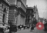 Immagine di Shanghai 1920s frenetica città scene di strada Shanghai in Cina, 1928, secondo 7 filmato di repertorio 65675066301