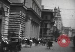 Immagine di Shanghai 1920s frenetica città scene di strada Shanghai in Cina, 1928, secondo 8 filmato di repertorio 65675066301